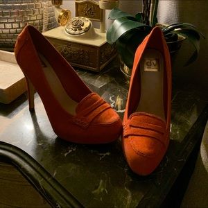 Stunning orange suede shoes
